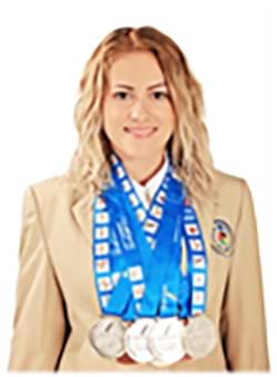 Анна Товста